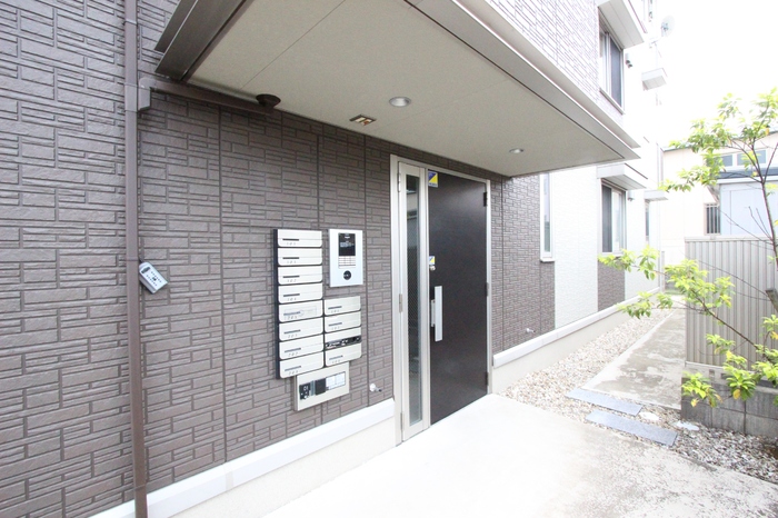 エントランス　宅配ＢＯＸ設置済みです♪