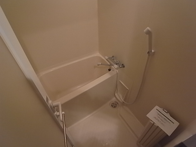 バス・シャワールーム　お風呂・トイレ別のセパレートはいいですね。