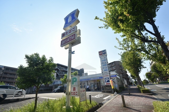 コンビニ　ローソン　吹田千里山東四丁目店（コンビニ）まで409m