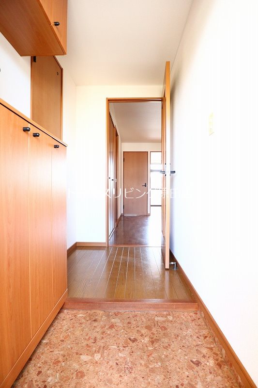 玄関　203号室写真