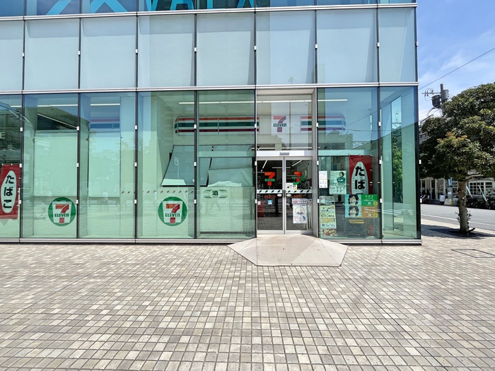 コンビニ　セブンイレブン（コンビニ）まで329m