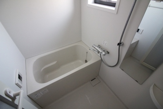 バス・シャワールーム　※別部屋の写真です