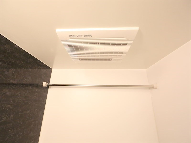 その他　浴室暖房乾燥機付き