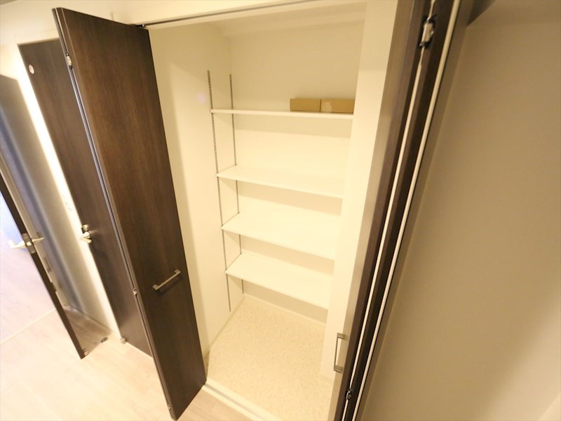 玄関　玄関　シューズクローク付（収納充実してます）