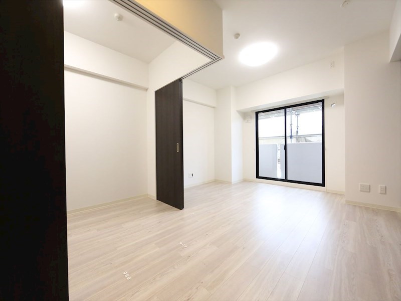 バルコニー　ＬＤＫ12.59帖　洋室4帖　エアコン完備　バルコニー