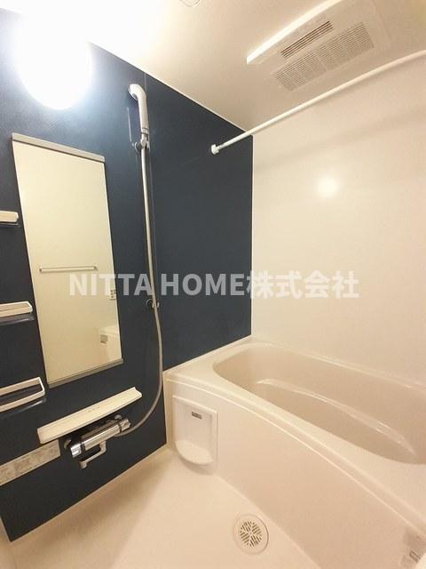 バス・シャワールーム　追い焚き、浴室乾燥機付きのバスルームです◇