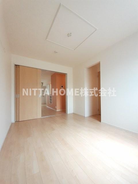 その他部屋・スペース　６帖の洋室は寝室にお使いください★