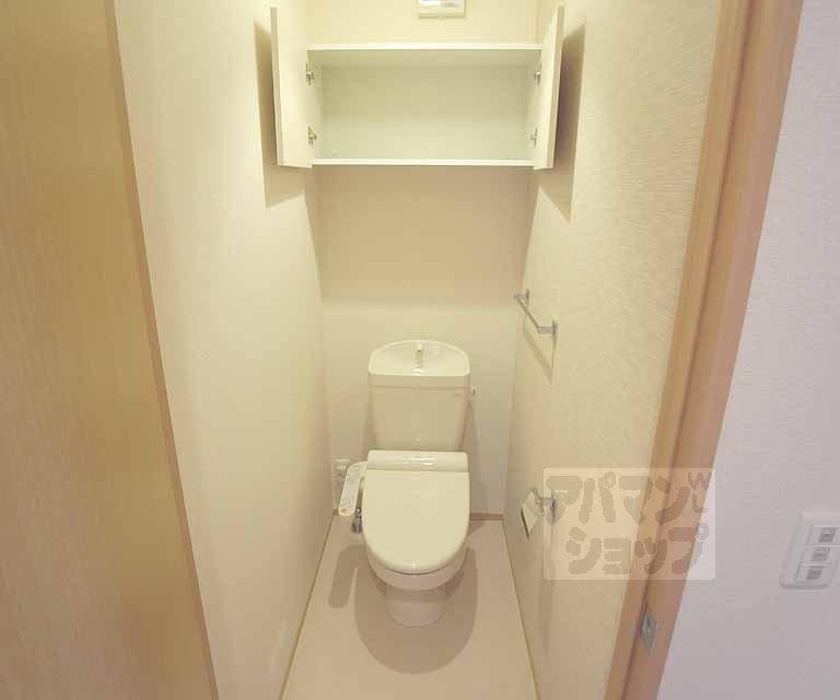 トイレ　ウォシュレットトイレ。収納付き！