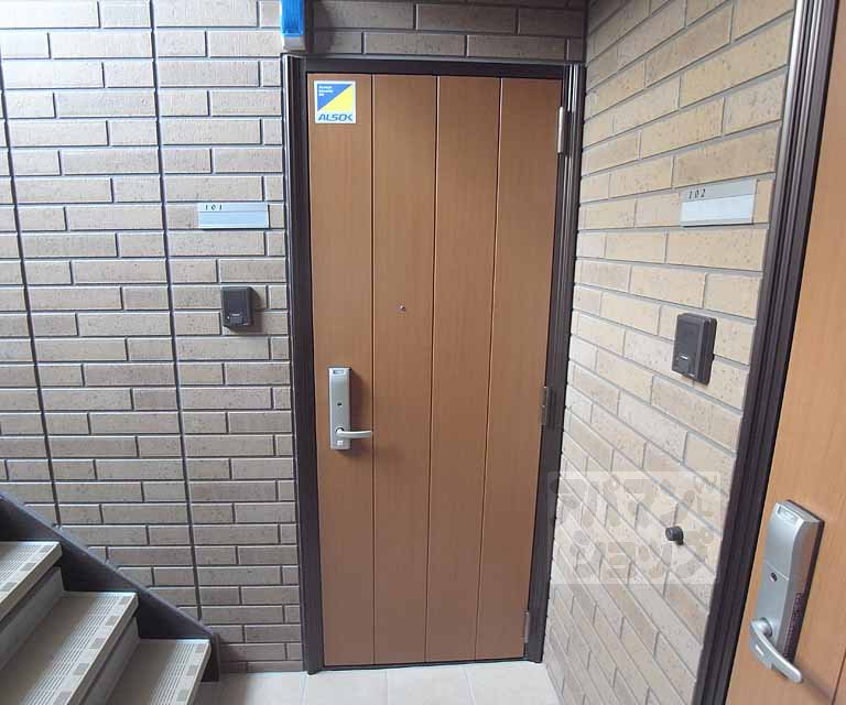 その他設備　玄関キーはカードキータイプです。