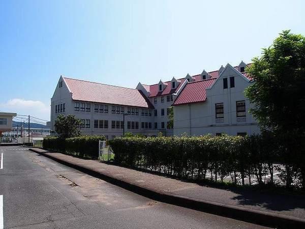 大学・短大　私立活水女子大学看護学部（大学・短大）まで348m