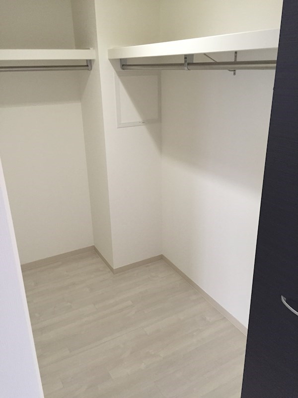 収納　大きなウォークインクローゼット