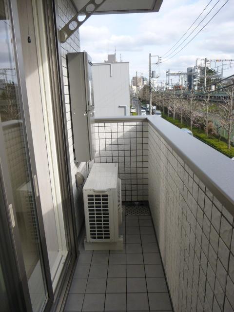 バルコニー　お洗濯にも便利なバルコニー付き