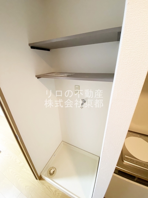 その他　水漏れの心配がない防水パン付きの洗濯機置き場です