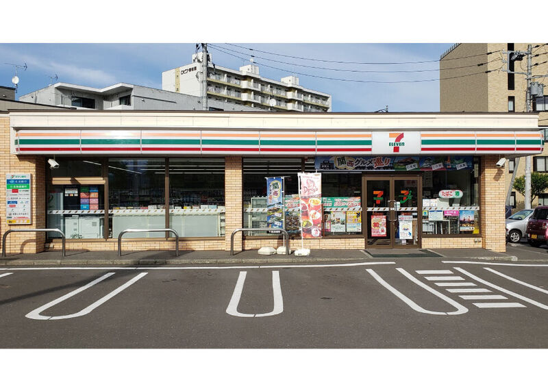 コンビニ　セブンイレブン札幌発寒7条店（コンビニ）まで385m