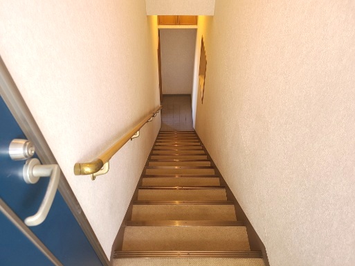 エントランス　★お部屋への入口階段の画像です。★