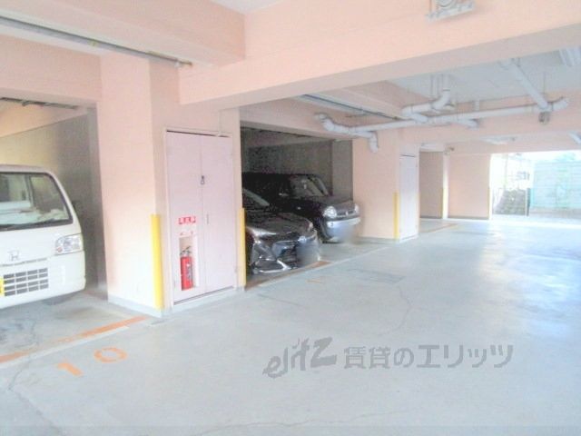 駐車場　駐車場