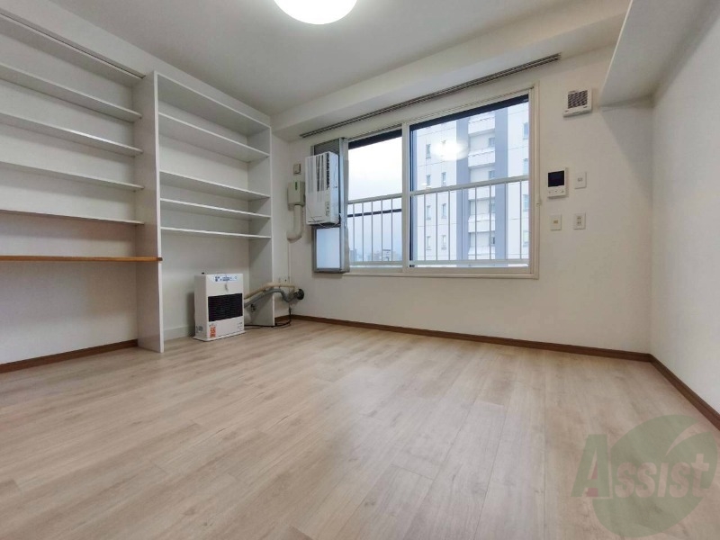 その他部屋・スペース　こちらのお部屋は光が差し込む、温かみのあるお部屋です。