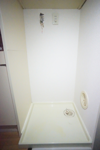 その他　洗濯機置き場は室内にあるので雨に濡れる心配はありません。