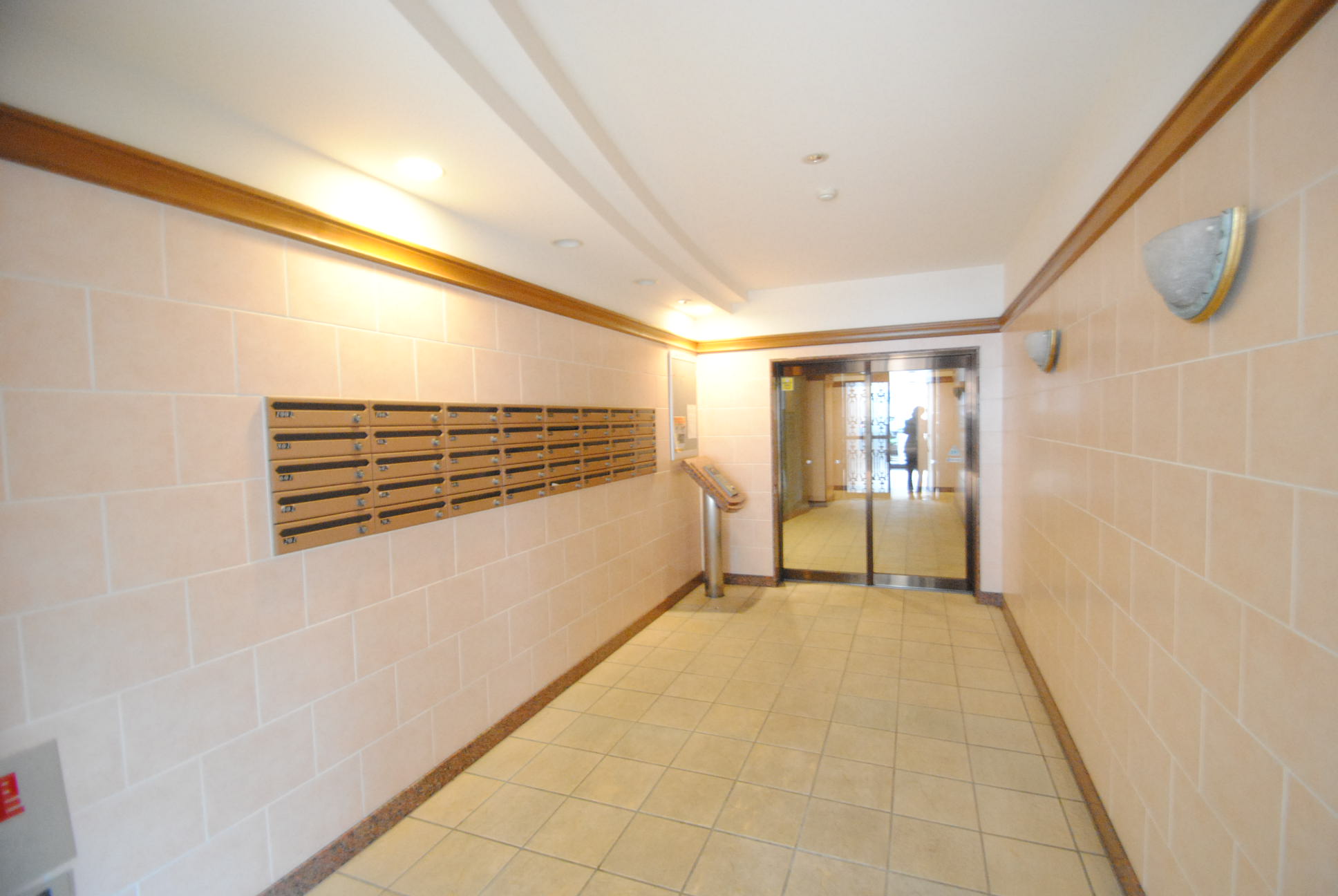 エントランス　分譲クラスのエントランス