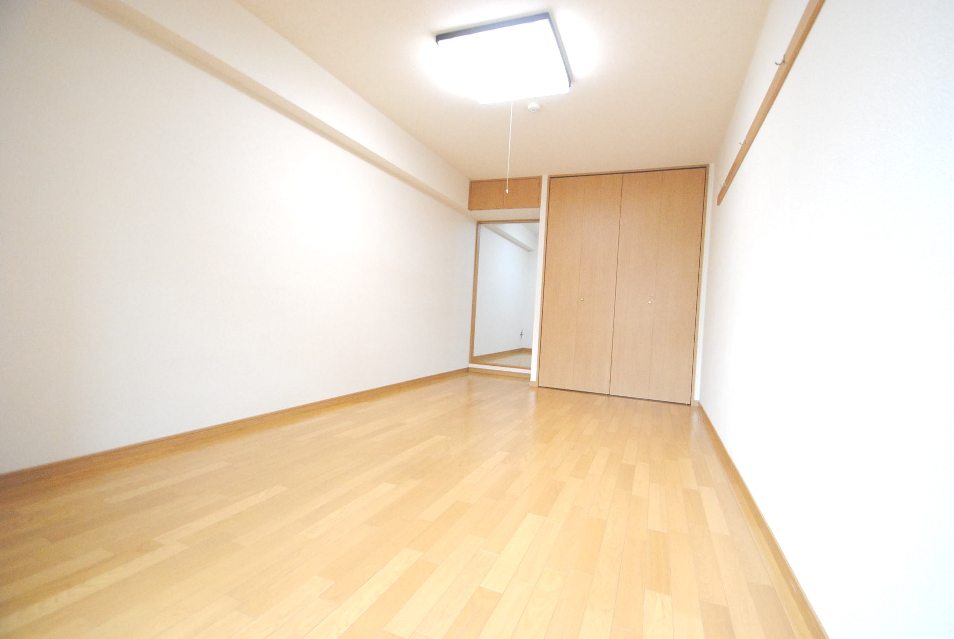 居室・リビング　実際のお部屋は角部屋で窓があります。