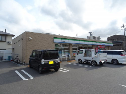 コンビニ　ファミリーマート　西尾中畑店（コンビニ）まで200m