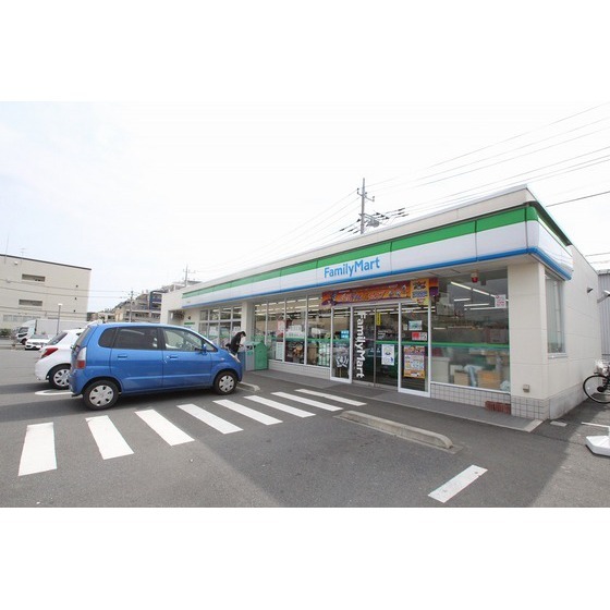 コンビニ　ファミリーマート厚木長谷店（コンビニ）まで729m