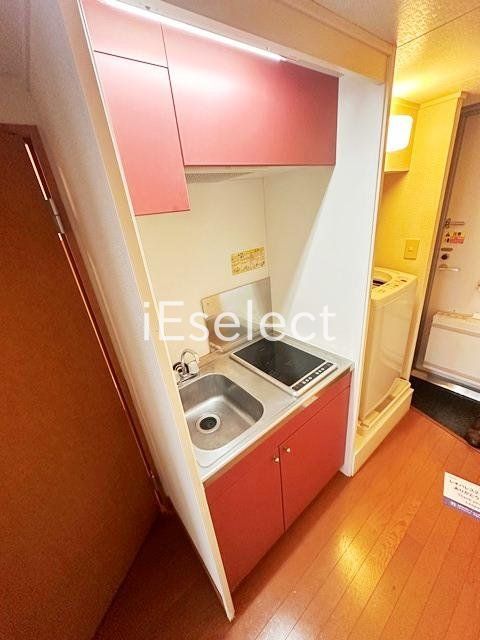 キッチン　IHコンロ付きのシステムキッチン