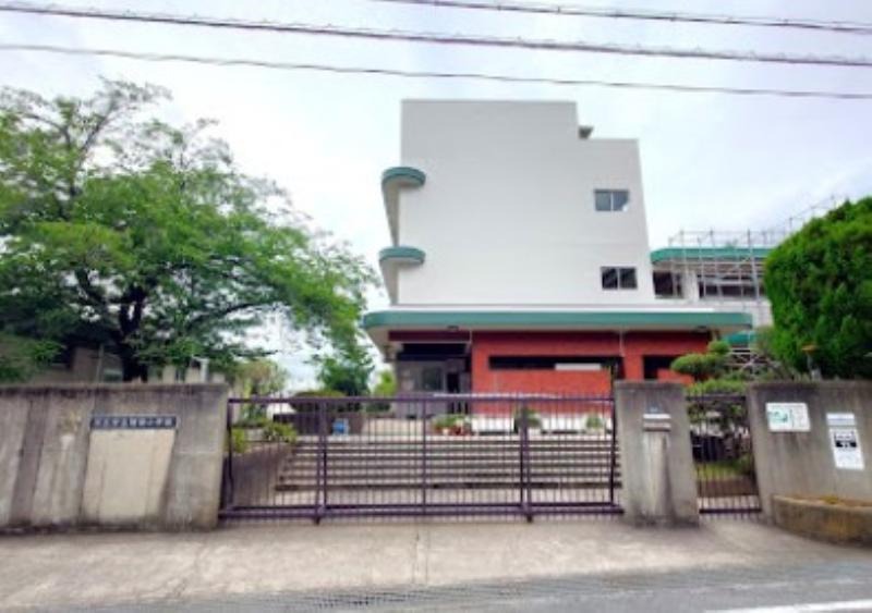 小学校　茨木市立畑田小学校（小学校）まで637m