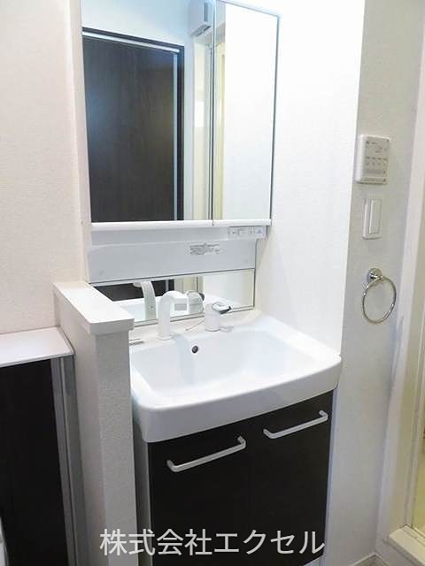 洗面設備　忙しい朝に便利なシャンプードレッサーです。