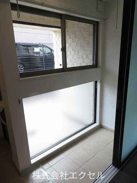 バルコニー　人気のサンルームでお洗濯も快適です。