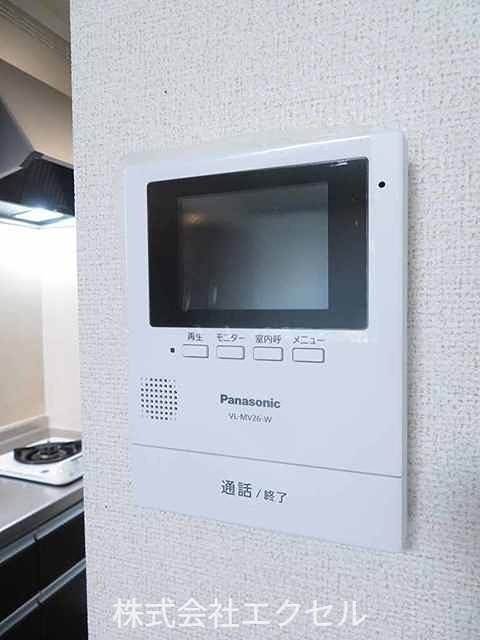 セキュリティ　TVモニターホンで来訪者の姿を確認できます。