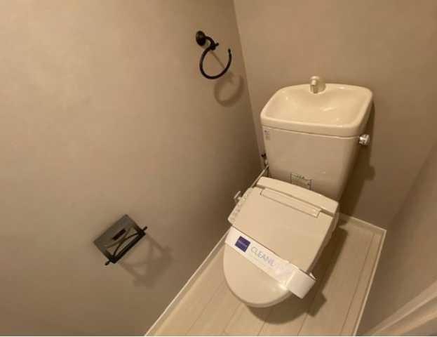トイレ　レジディア新川ＩＩ