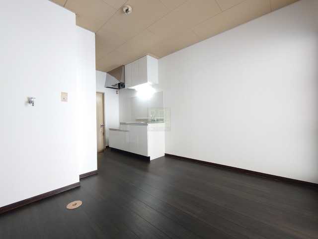 居室・リビング　お電話でお問合せのお客様を対象に初期費用割引中。