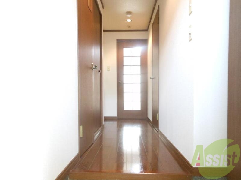 玄関　玄関にはシューズボックスもついてるので、玄関周り片付きますね