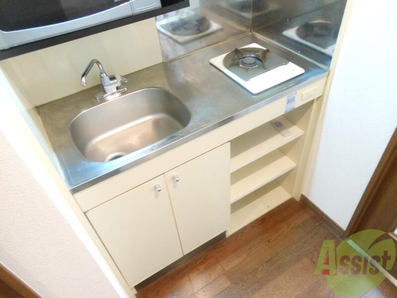 キッチン　ドーン。１口ガスコンロ付いてます