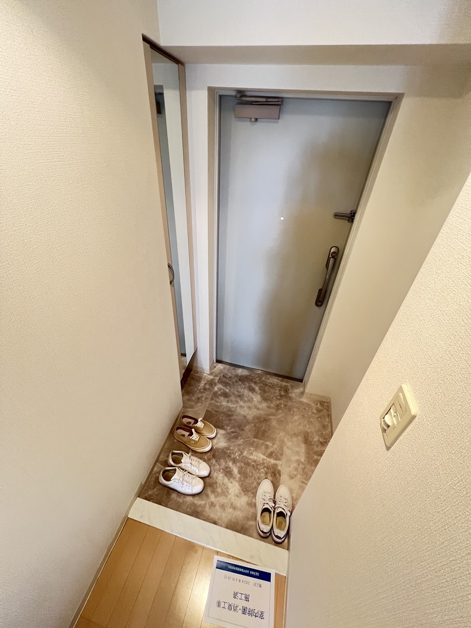 玄関　※同物件、別部屋の写真です。