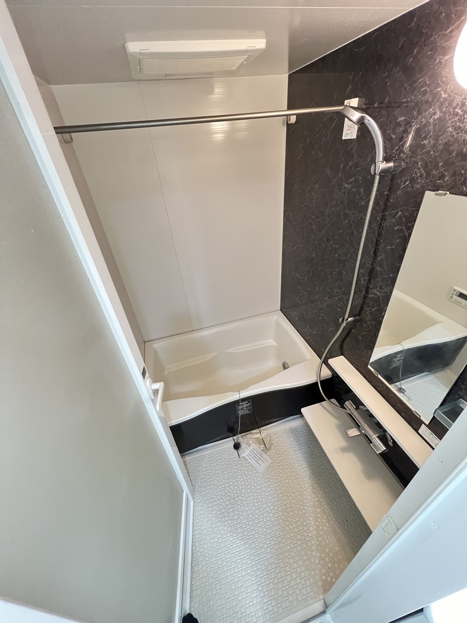 バス・シャワールーム　※同物件、別部屋の写真です。