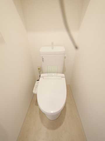 トイレ　別部屋になります。