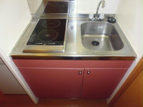 キッチン　2口のＩＨクッキングヒーター付です。