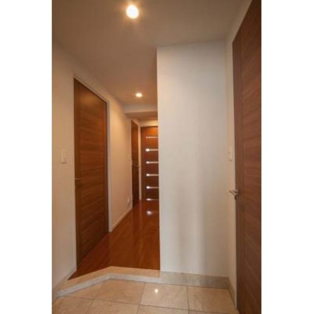 玄関　※写真は同タイプ住戸です。