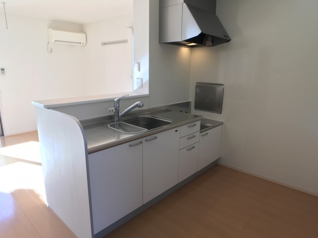 キッチン　収納たっぷりのキッチン　対面キッチン