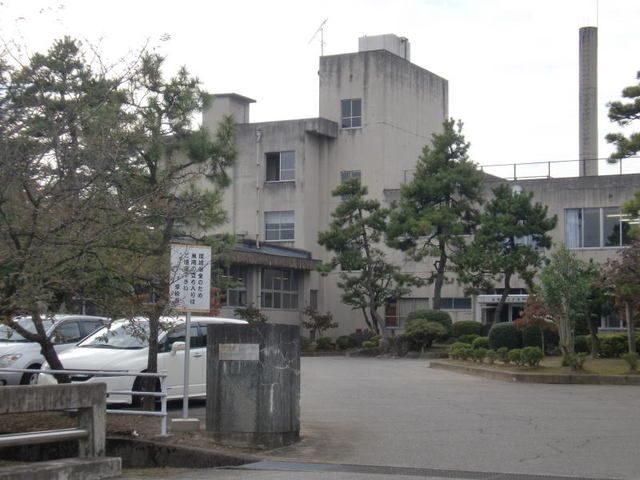 中学校　戸出中学校（中学校）まで1400m