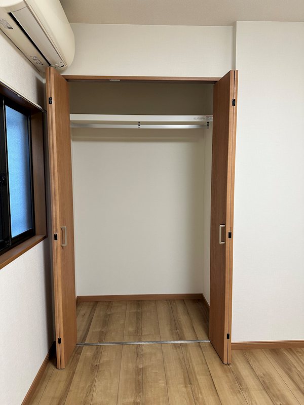 収納　洋室6帖と4.5帖にクローゼットがございます。