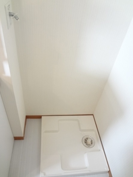 その他設備　防水パン付きの室内洗濯機置場