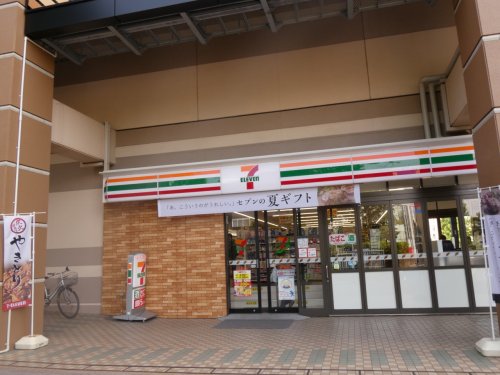 コンビニ　セブンイレブン港北東急店（コンビニ）まで186m