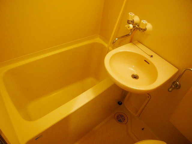 バス・シャワールーム　家具家電一式付き！仲介手数料は半月分です！