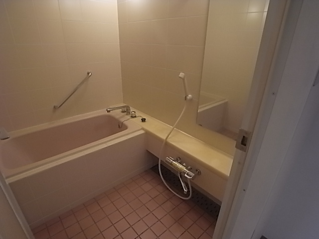 バス・シャワールーム　広々バスルーム