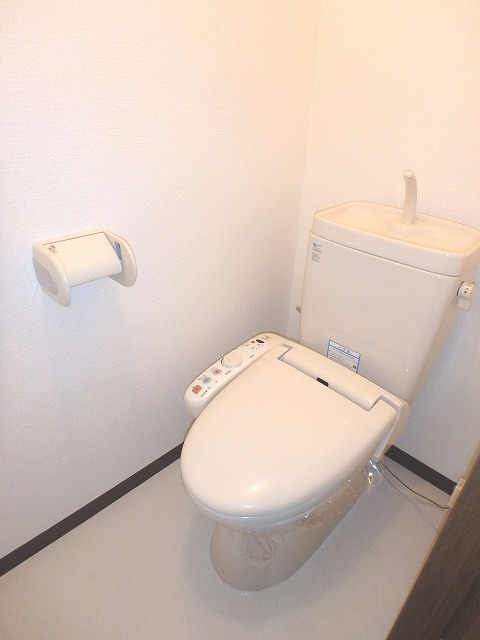 トイレ　温水洗浄便座付き☆