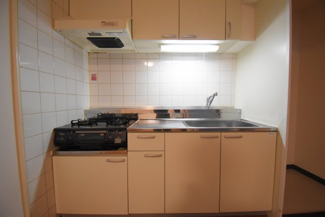 キッチン　※別部屋参考画像です。