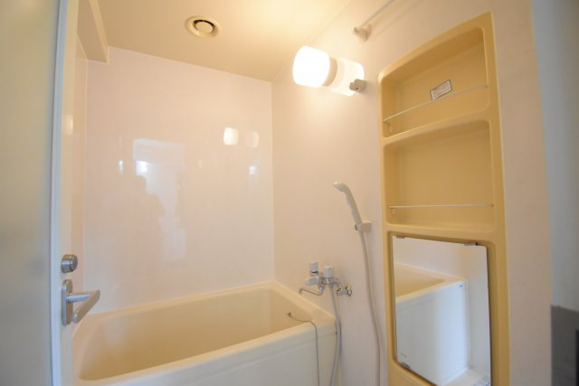 バス・シャワールーム　※別部屋参考画像です。